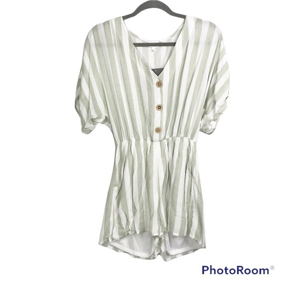 Le Lis Light green and white striped Dolman sleeve drippy romper size S NWT - Picture 4 of 12